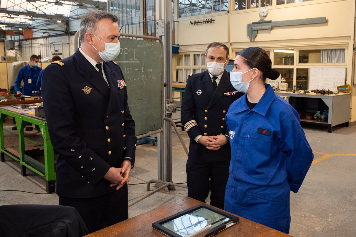 CEMM_FR's tweet photo. De la mécanique à la recherche fondamentale en nucléaire, en passant par la météorologie ou le cyber, pour tous les métiers et tous les grades : les marins sont aussi des scientifiques ! #FemmesEnScience https://t.co/QdQ3vC8rat