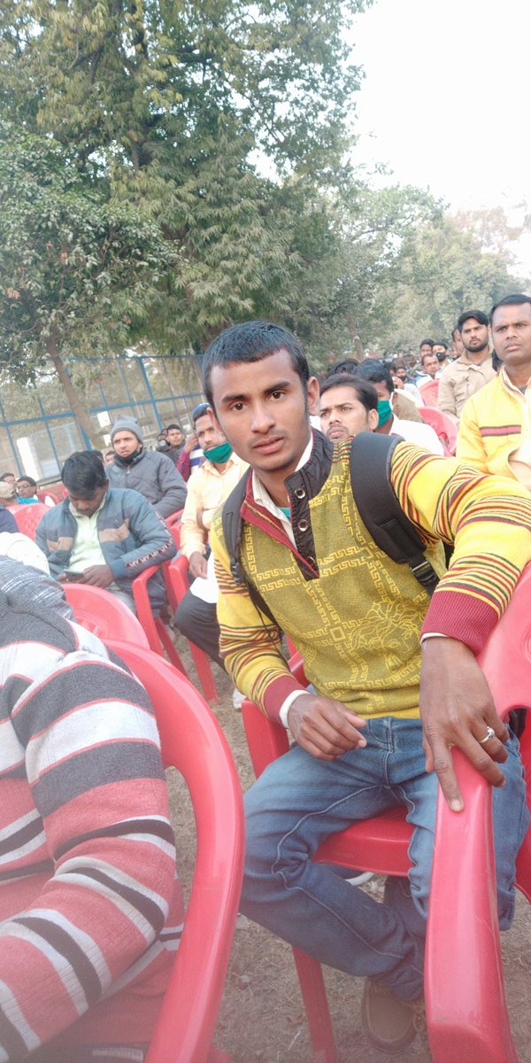 RajeshY25344806's tweet photo. पूर्व की सरकार को मालूम था कि रेल अप्रेंटिस, ऑर्डिनेंस अप्रेंटिस को ओपन मार्केट में काम नहीं मिलता है। इसीलिए GM power पावर दिया गया था। मगर वर्तमान सरकार की हिटलर  जीवीअो ने हटा दिया।  जिससे रेलवे अपरेंटिस बेरोजगार हो गया।@pmo @PiyushGoyal  #RailwayApprenticesProtests https://t.co/i8TfdGs0UK
