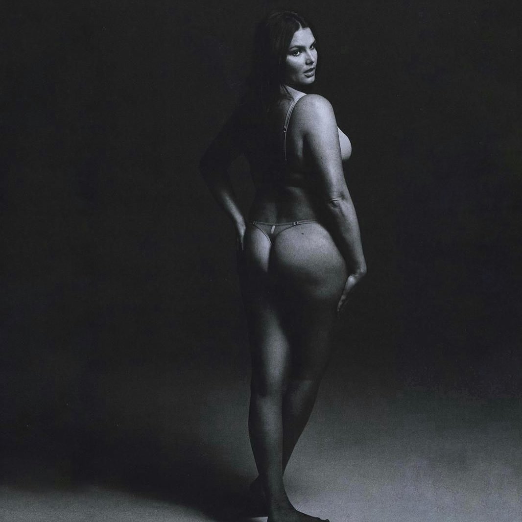 CurvesforVerves's tweet photo. The Fantastic Candice @candicehuffine .
.
.
.follow👉🏾@curvesforverves
.
>
>>
>>>
#ladyboss
#positIve #lingerie
#body #hotbod #fashionnova #curvesforverves
#plussize #studio
#healthy #tallgirl #healthylifestyle #follow
pamper #like4likes #quaratineradio #stayhome #thicknfit https://t.co/a6C4tVqfep
