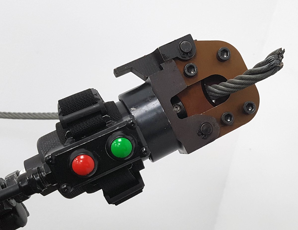 Some of the manual or battery-powered hydraulic systems described above have cutters/21