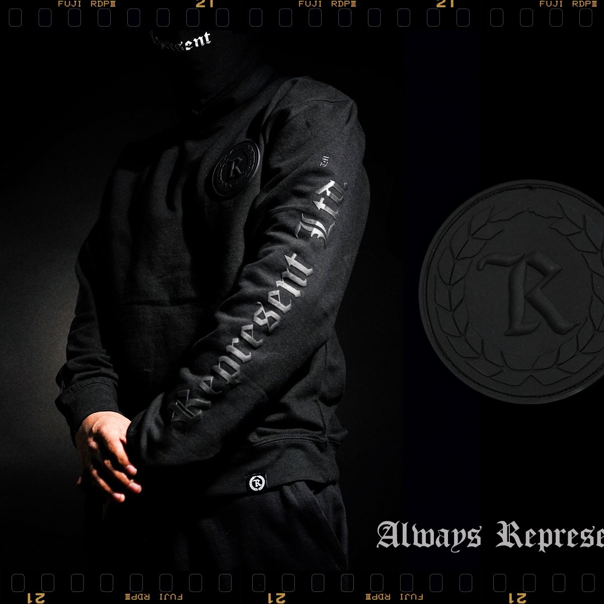 RepresentLTD's tweet image. NEW DROP: RUBBER PATCH BLACKED OUT HD CREWNECK SWEATSHIRT 💯🏴

REPHARD.com [always represent pvc silicone rubber patch crewneck sweatshirt w/ HD imprint — blacked out available now]

#represent #alwaysrepresent #rubberpatch #crewnecksweater #stayreal #blackedout