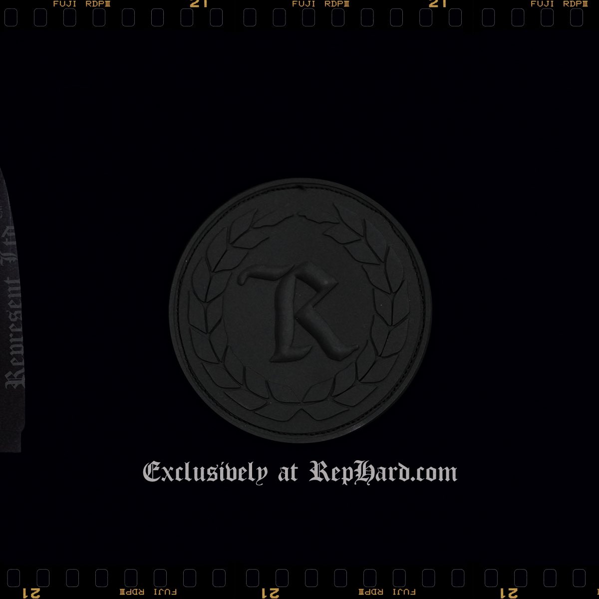 RepresentLTD's tweet image. NEW DROP: RUBBER PATCH BLACKED OUT HD CREWNECK SWEATSHIRT 💯🏴

REPHARD.com [always represent pvc silicone rubber patch crewneck sweatshirt w/ HD imprint — blacked out available now]

#represent #alwaysrepresent #rubberpatch #crewnecksweater #stayreal #blackedout