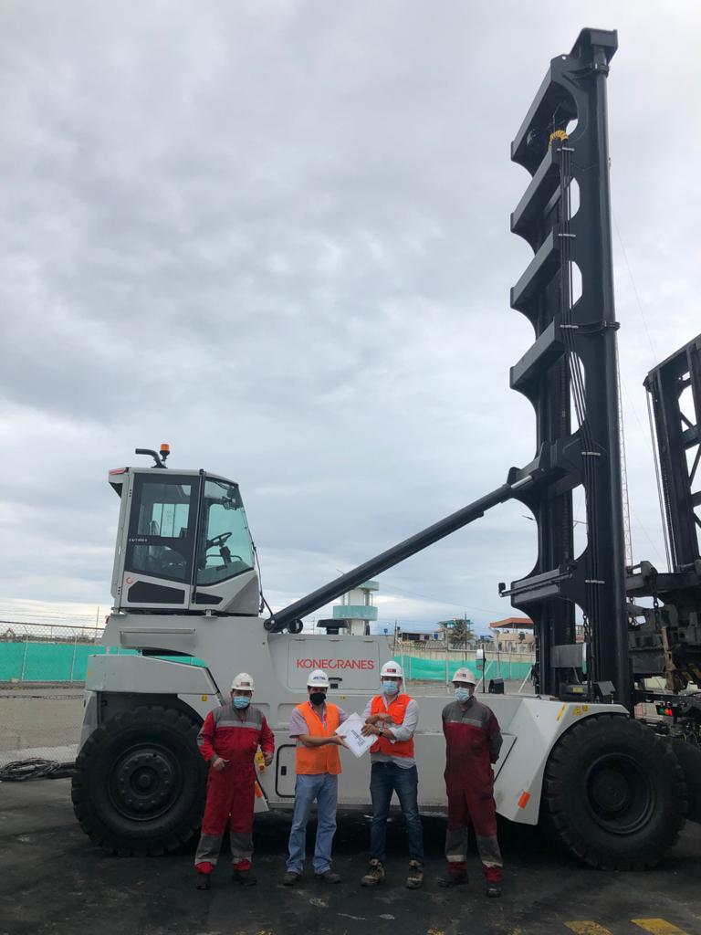 KCLiftTrucks's tweet photo. The first #powerful and #durable #Konecranes Liftace empty container handler E 6/7 ECC 9 is now handed over in #Ecuador to our loyal customer Aretina. Special thanks to our local support Trex.
Meet the Konecranes Liftace family at https://t.co/ixeqdTcqbf #kclifttrucks #kcliftace https://t.co/NbnNdUdtWo
