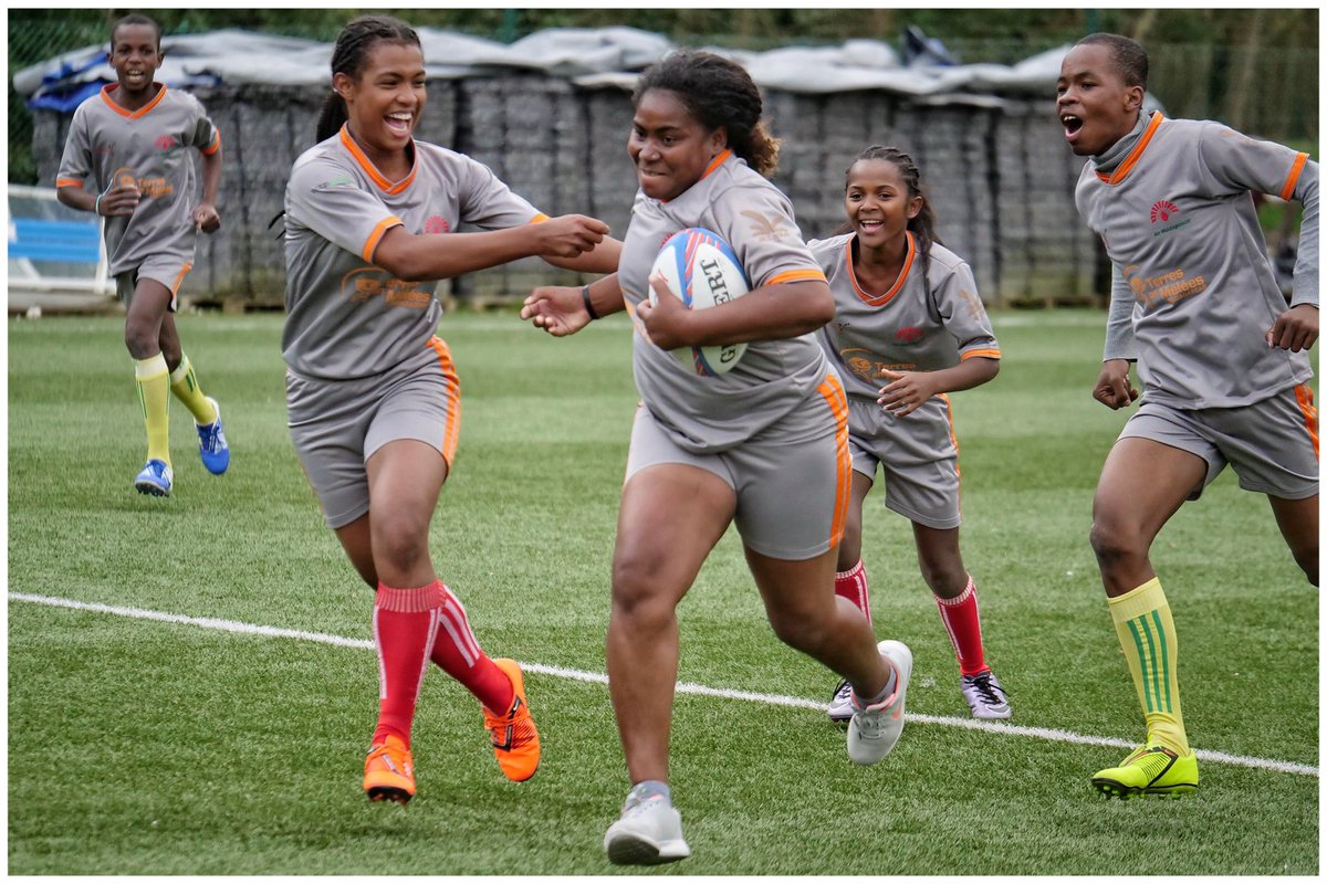 terresenmelees's tweet photo. @AureRobin @SDMicroprojets Team Spirit 🤝 @SDMicroprojets @Fondation_SG pour favoriser l'émergence des futurs champions et championnes du sport pour le développement en Afrique 🌍 https://t.co/oxZFQxf8xy
