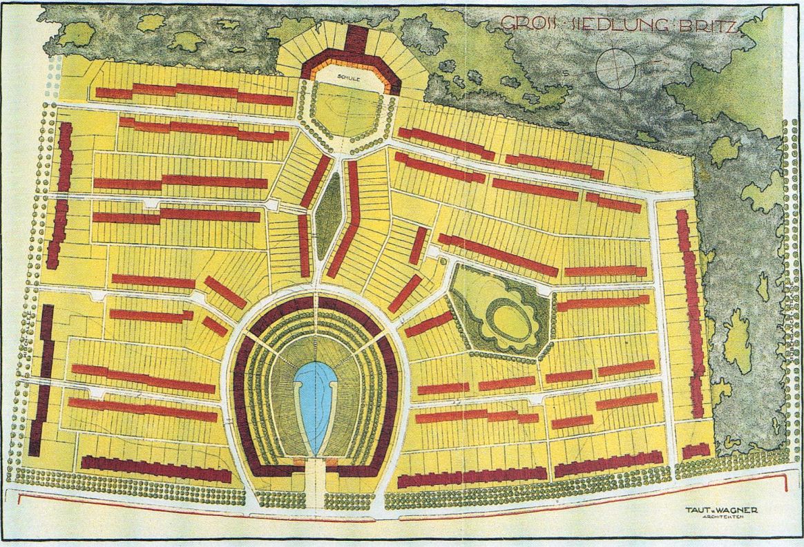 Hace casi 100 años, después de la Primera Guerra Mundial, el arquitecto alemán Bruno Taut construía el Hufeisensiedlung. Un maravilloso asentamiento de vivienda social, Patrimonio de la Humanidad desde 2008, en Berlín. Sorprenden los aires de modernidad que incluso hoy desprende.