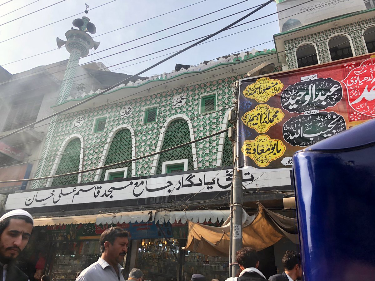 Is this where that Popalzai wreaks havoc every Eid? And I mean flowers are good enough, but did you really have to be so extra so as to plant bloody Orange trees all over?!? What are you, an orchard? Look at you sitting smug on a thousand rupee note.