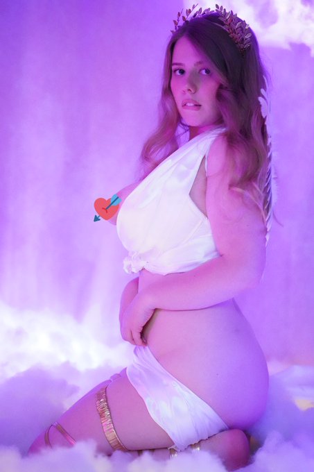 Watch Savannah Solo's leaked NSFW photo on TwXstars