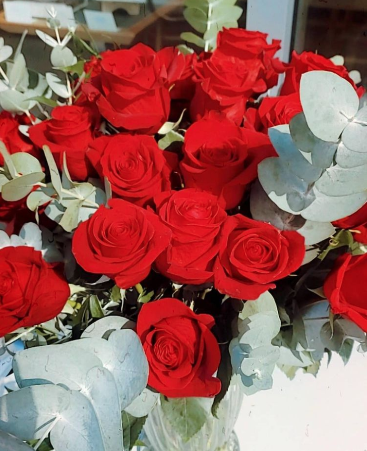 Stop by @KendallFlowerShop and get your Valentine's Day flowers.💕💐 Connect with them on Nearlist and get 10% off a dozen long stem roses🌹->  nrl.st/nearlist.ios

#KendallSq #CambridgeFlorist #BostonFlorist #ShopLocalCambridge #CambMA #CambridgeUSA  #ShopLocal #Nearlist