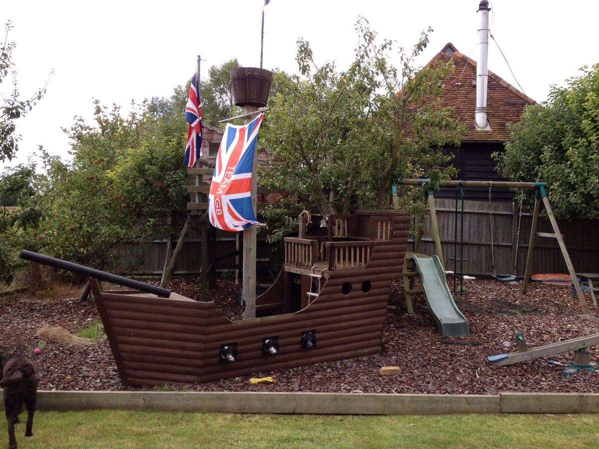 Happy Chinese New Year! We're giving 25% off our professional commercial quality connectable string lights to incorporate into your project like Chris or save it for December. Have a lovely weekend and Happy Valentine's Day for Sunday!tinyurl.com/3v6a2gcx