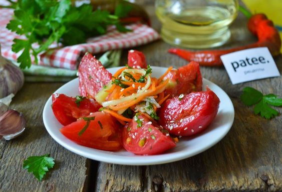 impudent_potato's tweet image. Помидоры по-корейски 
Морковь - 150 г
Перец болгарский - 150 г
Перец красный острый - 25 г
Петрушка - 1 пуч.
Чеснок - 3 зуб.
Соль - 1 ст. л.
Сахар-песок - 2 ст. л.
Столовый уксус - 50 г
Подсолнечное масло - 50 г
Помидоры (томат) - 1 кг