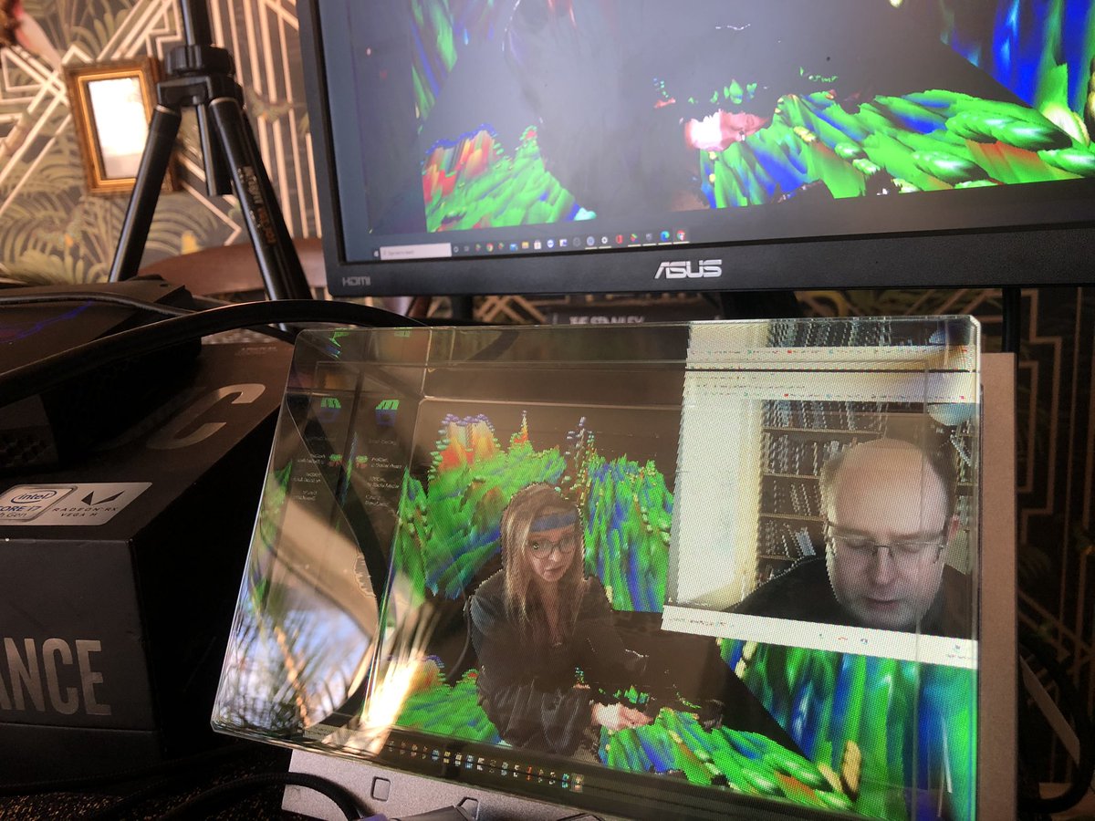 BrainAnalyser's tweet photo. Live EEG social hot casting ( first sent via Bluetooth to Mac running Brainmachine networked to pc ) from GenieMo software into Google Meeting and shared on LookingGlass #lookingglass #4D #socialcasting #GenieMo #EEG #IBVAbrainmachine https://t.co/imHgprRUOH