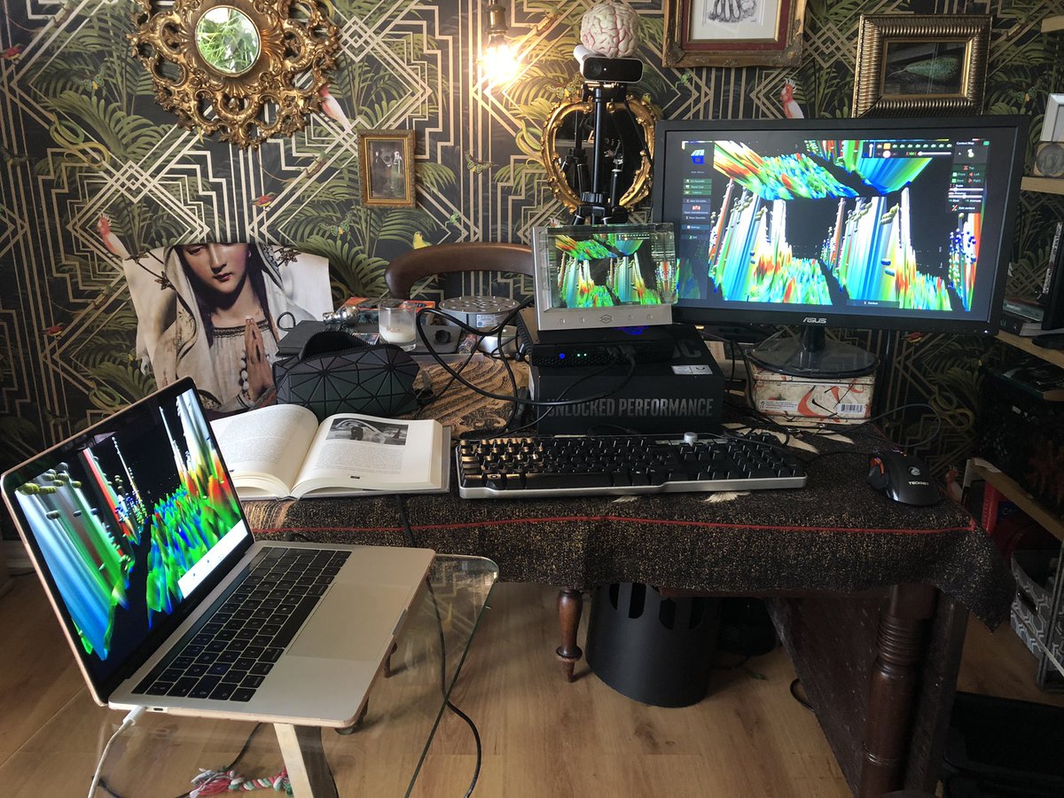 BrainAnalyser's tweet photo. Live EEG social hot casting ( first sent via Bluetooth to Mac running Brainmachine networked to pc ) from GenieMo software into Google Meeting and shared on LookingGlass #lookingglass #4D #socialcasting #GenieMo #EEG #IBVAbrainmachine https://t.co/imHgprRUOH