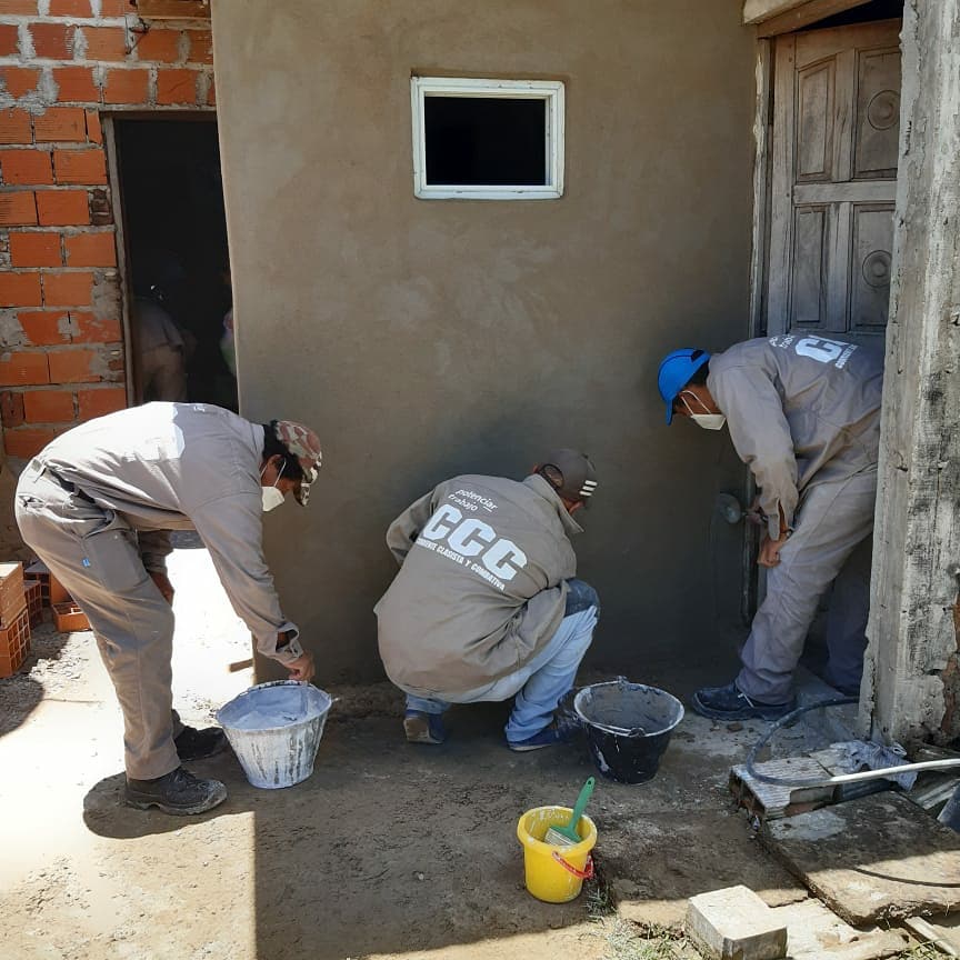 ErnestoJMigone's tweet photo. Comparto una muestra del extraordinario trabajo en construcciones que llevan adelante compañeros y compañeras del Potenciar Trabajo de la CCC de Corrientes. https://t.co/JxKvnQ8eCJ