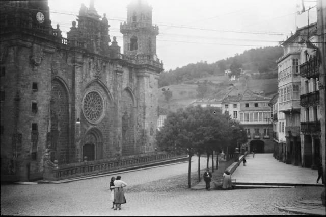 MONDOÑEDO
Praza da Catedral, con árbores

foro-ciudad.com/lugo/mondonedo… #mondoñedo <a href="/batitales/">Batitales</a> <a href="/catedralmondone/">Catedral de Mondoñedo</a> <a href="/ConcMondonedo/">Concello Mondoñedo</a>