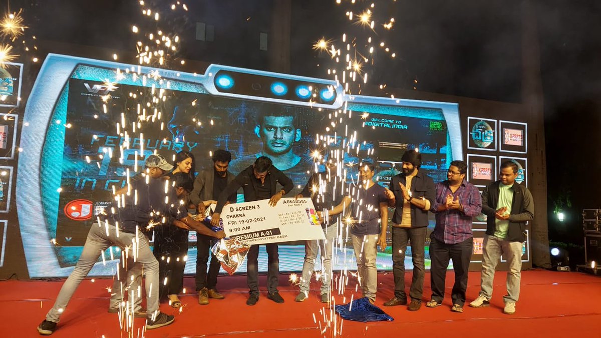 PROSaiSatish's tweet photo. First Ticket of #Chakra issued at the Grand Pre Release event happening at Hyd
https://t.co/ZqU6BJEF8w
#ChakraFromFeb19 #VishalChakra
#ChakraPreReleaseEvent
@VishalKOfficial @ShraddhaSrinath @ReginaCassandra @thisisysr @AnandanMS15 @VffVishal
@baraju_SuperHit @SMTollywood https://t.co/sXNtlNW5kB