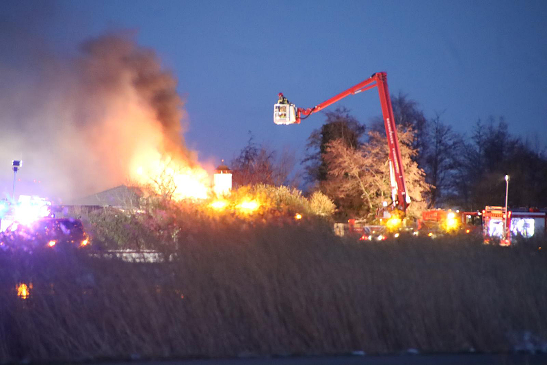 Opnieuw grote brand aan de Achterdichting in Oostzaan..