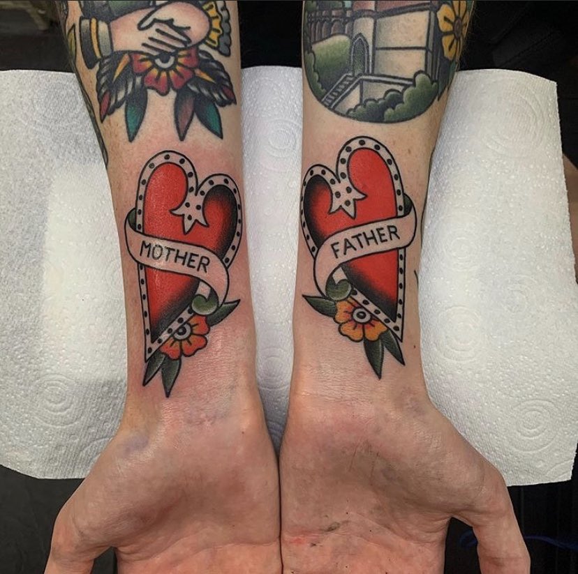 By @andreafurci get in touch to join his waiting list #sevendoorstattoo #tattoodo #heart #traditionaltattoo #oldlines #bright_and_bold #shoreditch #pdxtattoo #classictattoos #flashworkers