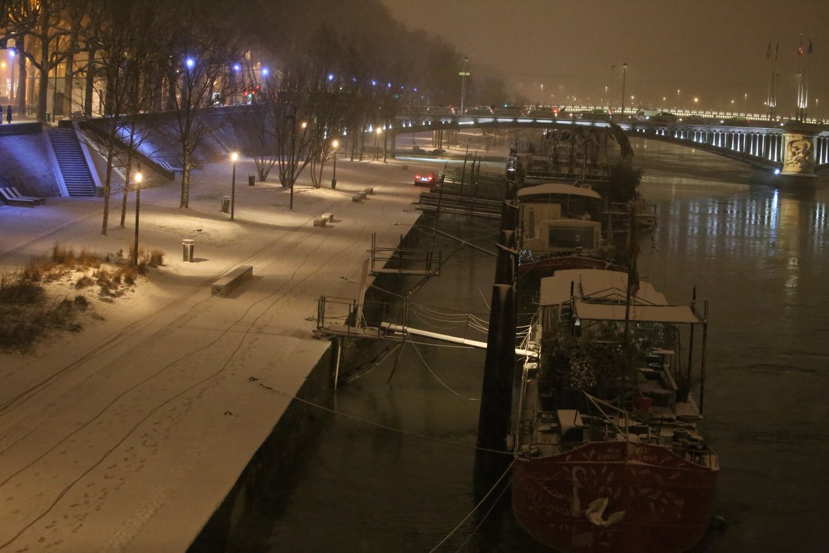 txbrd's tweet image. Petite balade en sortant du bureau 😍 #lyon sous la neige ❄️🌨️