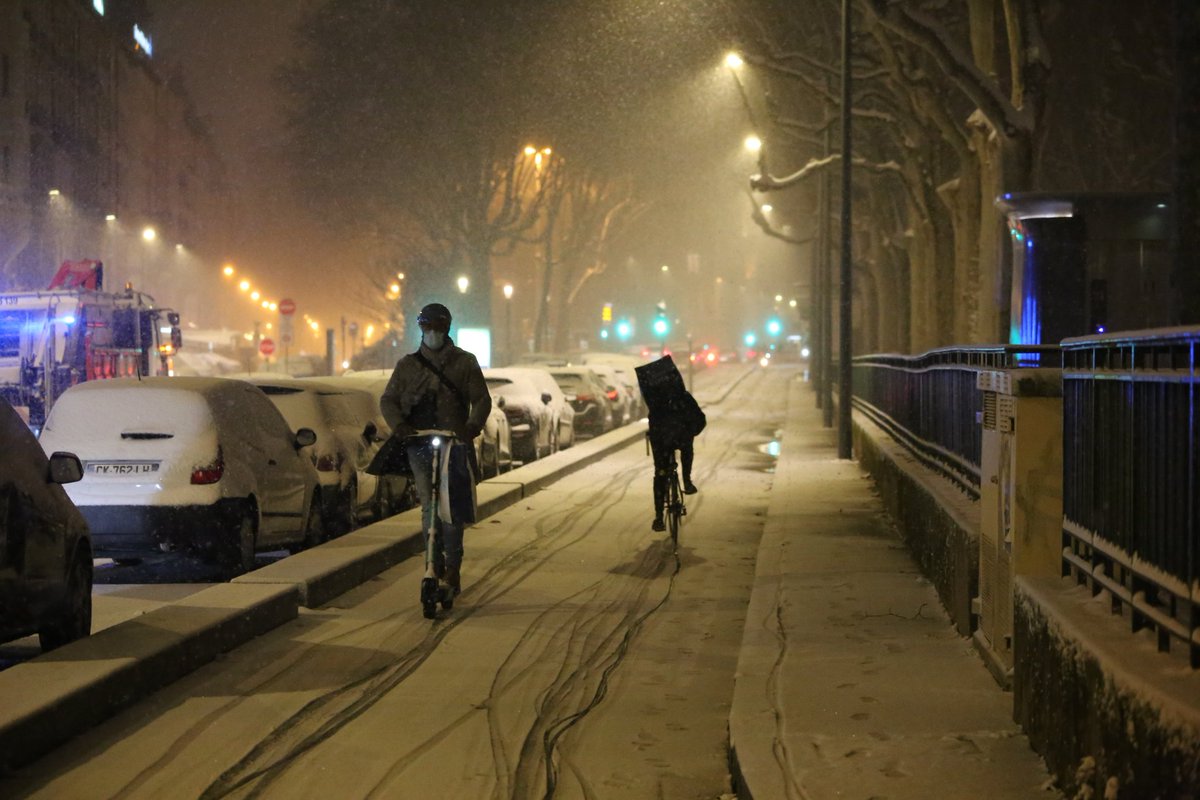 txbrd's tweet image. Petite balade en sortant du bureau 😍 #lyon sous la neige ❄️🌨️