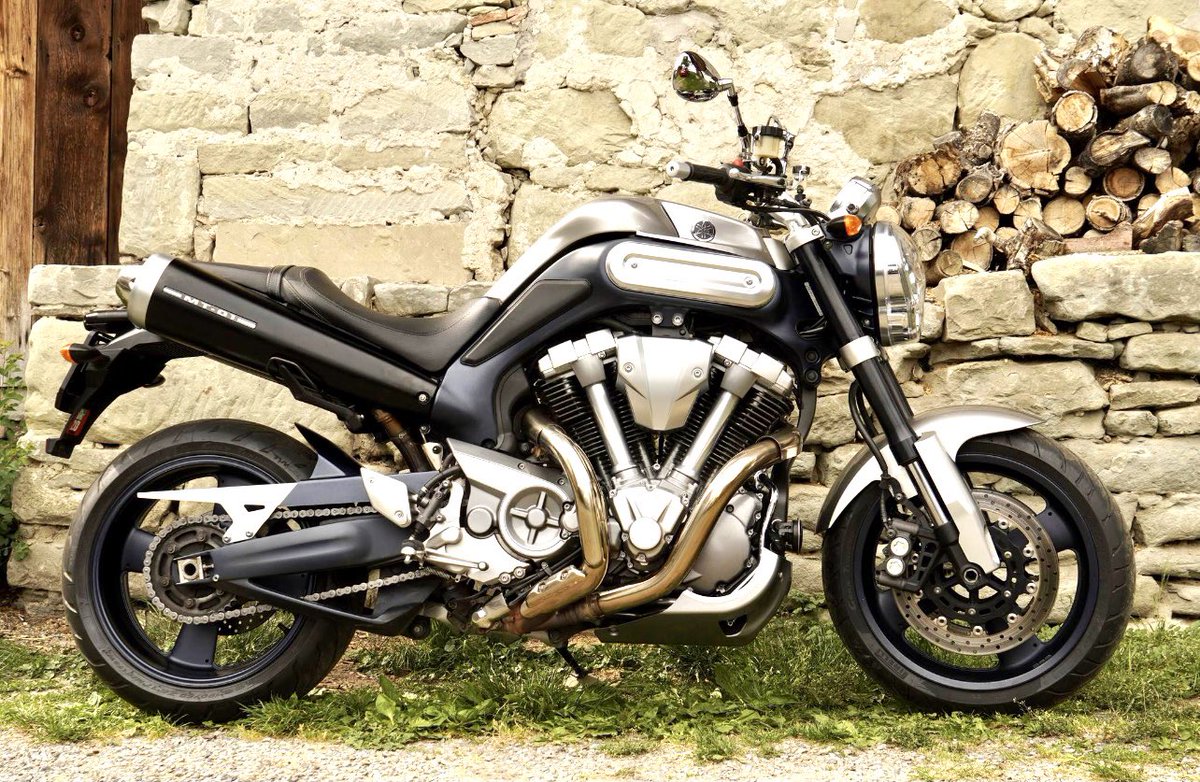 RubinDelgado's tweet photo. Willkommen Baby 😬 Yamaha MT-01 https://t.co/v0SpjpC1Ri