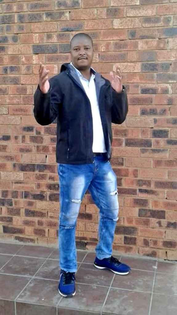 tndaba's tweet photo. #DimakatsoRatselane

Fellow South Africans

Please retweet, share and spread the word, this man is wanted 😡

I come before to ask you help find this monster👇🏾👇🏾👇🏾👇🏾👇🏾👇🏾👇🏾 https://t.co/o52cdrclcE