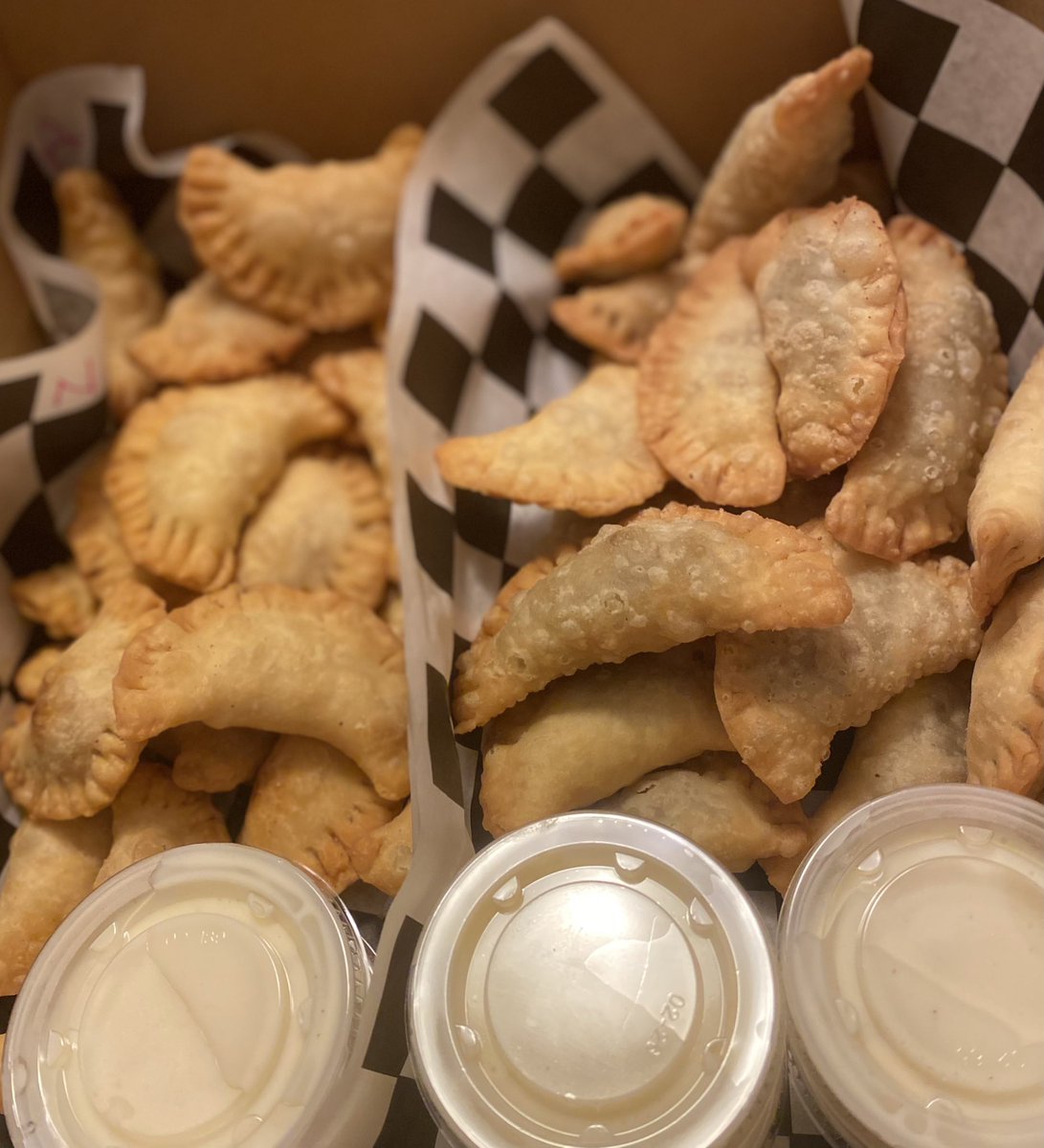 WickedNadas's tweet photo. #partyfood #cheesedip #mini #empanadas https://t.co/pp97dSRUuH
