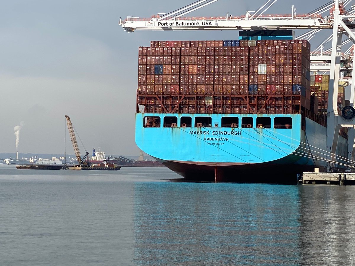 Another record at the PoB's Seagirt Marine Terminal this week...6,000 container moves from the <a href="/Maersk/">Maersk</a> Edinburgh! Most in the 315-year history of the Port. This continues a trend of strong container rebounds. Way to go <a href="/ILAUnion/">Int'l LongshoreAssoc</a> @pachesapeake ! #Open4BizMD
bit.ly/3rONxRe