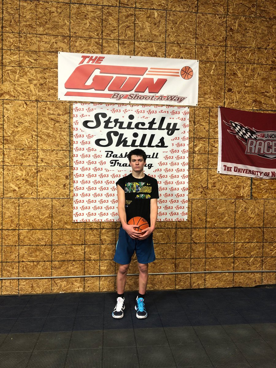 strictly_skills's tweet photo. @stjoebearsbball Soph David Portenga driving an hour this am to get in a 90 min workout before his game tonight. #somedosomedont #SS33 #bdiff https://t.co/LuEtc0NLx3
