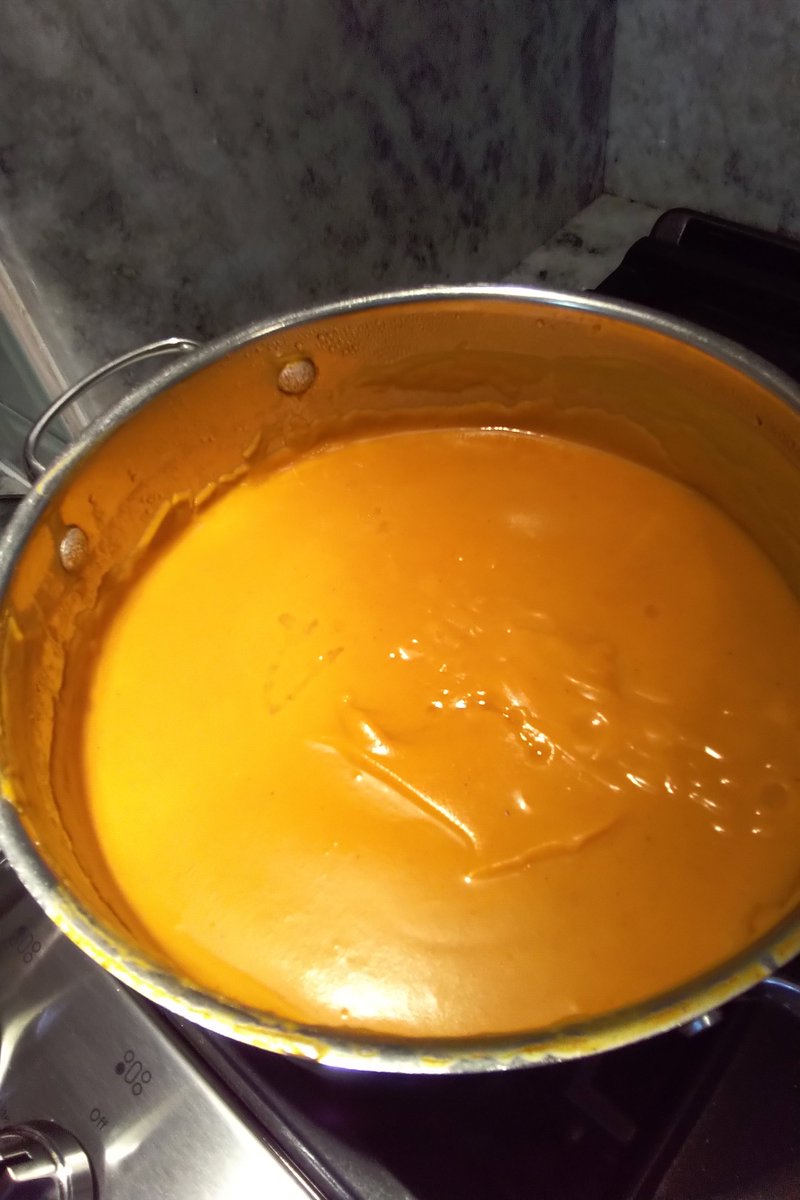 tremaine4ny's tweet photo. Time = Opportunity
#butternutsquash soup with squash grown at local #community #garden. #tranquilityfarms
And a side of salsa and guacamole with chips. #locallygrown #eatlocal #HealthyLiving #homemade https://t.co/Vpuppd56SE
