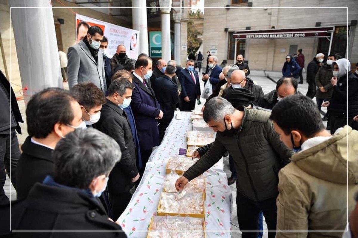 ErolKarapinar's tweet photo. Beylikdüzü Sivaslılar Derneği Kurucusu rahmetli ağabeyimiz #HalitTuna’yı vefatının 4. yılında dualarla andık ardından Beylikdüzü Komşuları Platformu’nun Covid-19 sebebiyle hayatını kaybeden vatandaşlarımız anısına dağıttığı hayır lokmasına eşlik ettik.
@SBugraKavuncu https://t.co/1HMewajKE0