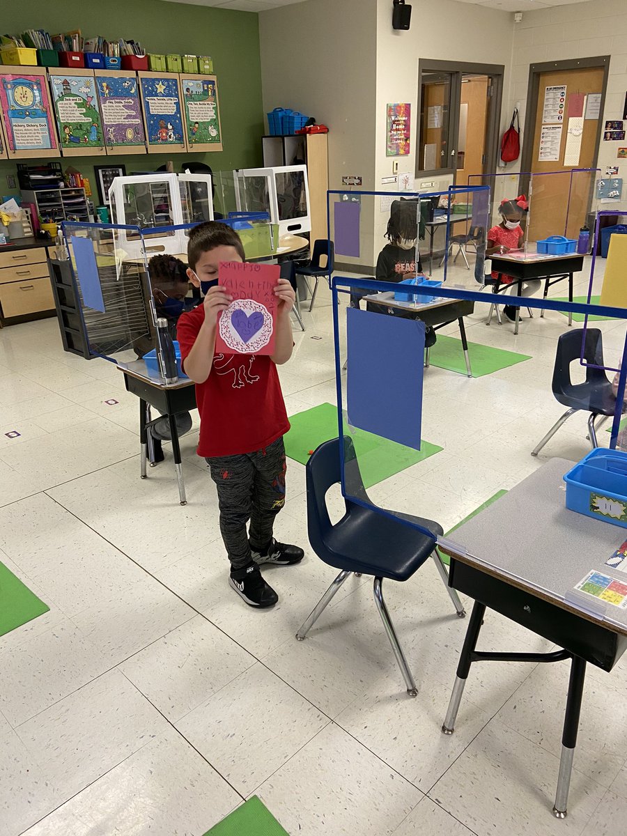 Mrs_KThompson's tweet photo. Making some v-day cards to share on zoom with our 5th grade buddies in a few minutes! ๐๐ @OldPointeElem @JMillerTeacher #valentinesday #buddyworkshop #love https://t.co/LzccEUgUnA