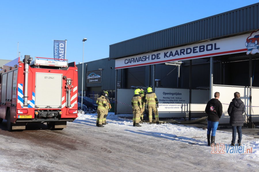Carwash in #Ede gesloten na instorten dak door gewicht sneeuw. 112Vallei.