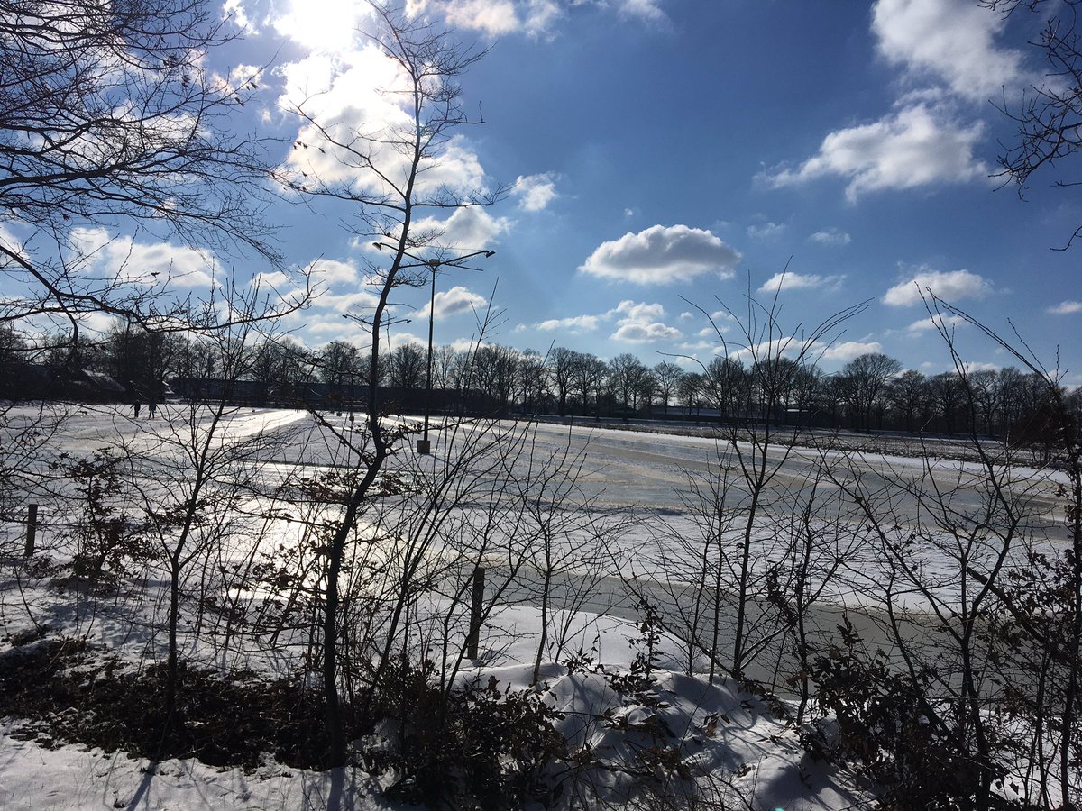 Vandaag een rondje langs de prachtige ijsbanen in <a href="/middendrenthe/">Gemeente Midden-Drenthe</a> Veel vrijwilligers hebben keihard gewerkt aan een mooie ijsvloer en coronamaatregelen. Ze zijn er klaar voor maar blijven afhankelijk van de gebruikers. Geniet, glij en denk om elkaar! #ijsplezierincoronatijd