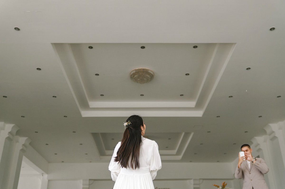 เป็นงานแต่งที่ไม่มีสินสอด เป็นงานที่ไม่มีพิธีรีตองอะไรนอกจากสวมแหวน แต่งหน้าทำผมเอง ชุดราคาหนึ่งพันนิดๆ ทุกอย่างคือทำเอง ใช้เงินน้อยมาก มีแค่ครอบครัวและเพื่อนสนิท 40 คน ทุกอย่างเป็นอย่างที่ฝันไว้ เป็นการเริ่มต้นที่เรียบง่ายและมีความสุขที่สุดแล้ว :)