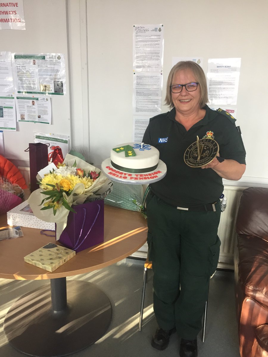 EMAS_SamanthaW's tweet photo. A socially distanced goodbye to Karen after 32 years service. Thank you for all your hard work and support for your colleagues over the years. And relax ....... 🚑 https://t.co/DCV2EaLqJb