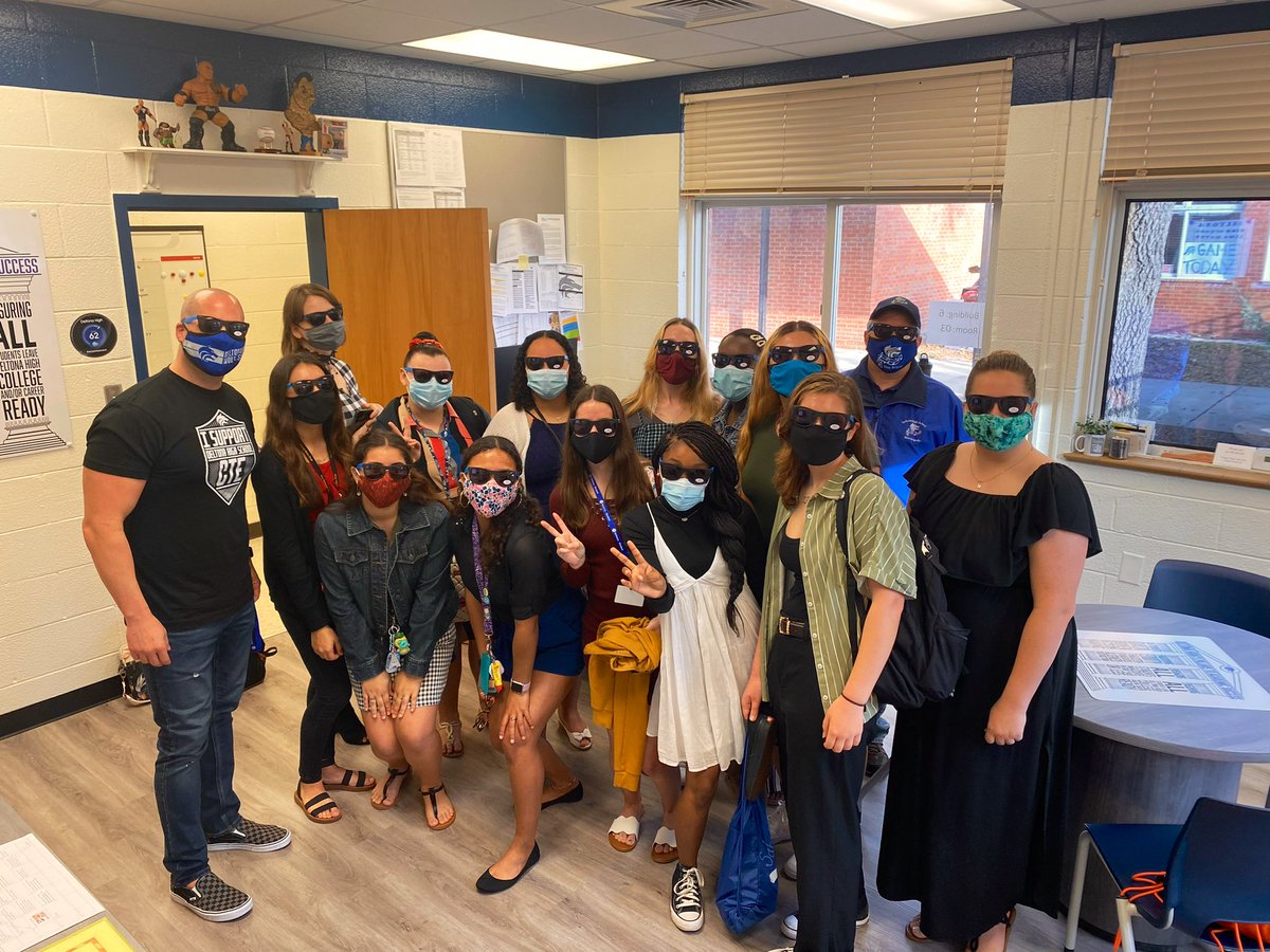 MikeMicallef1's tweet photo. It’s @VANS_66 Friday @DHSHappenings and our Color Guard turned it into #FancyFriday while rocking the Alma Mater with their 😎 on inside. 👊🏼 #vansfriday #fancyfriday 

🎶 ✅
🕶 ✅
👟 ✅ https://t.co/LnvLe1MVNp