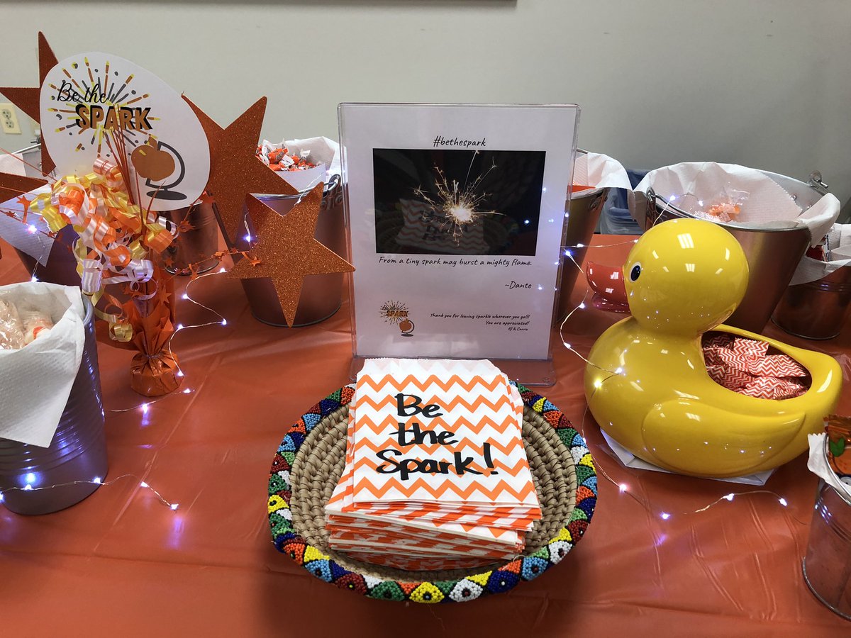 clsmithARECC's tweet photo. Being the Spark at ARECC! Candy bar for staff who are second to none! #bethespark @AnnReidDucks @Naperville203 https://t.co/EEe0gCbVMd