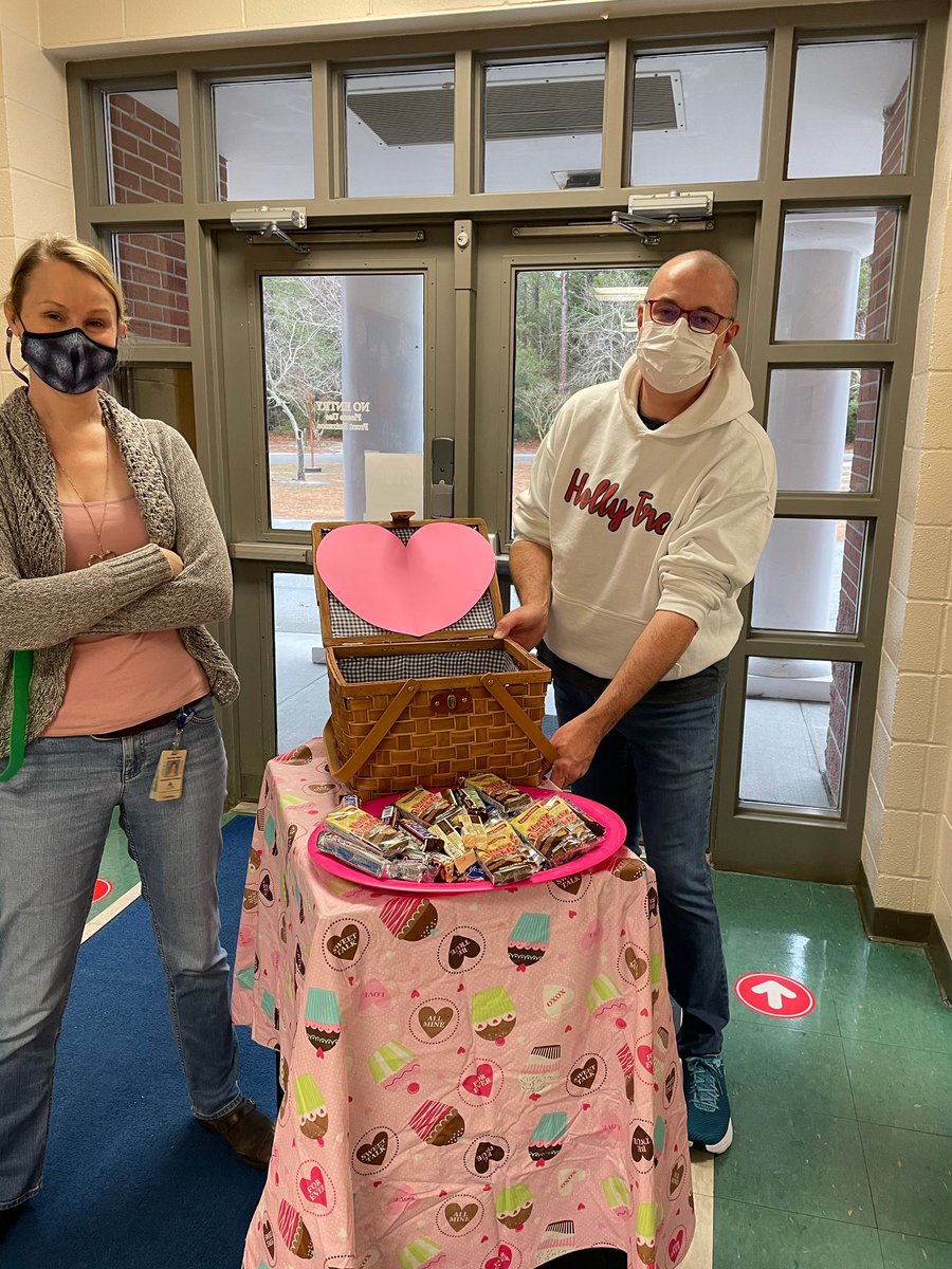 Thank you Mr. Moore for the sweet treats!  Holly Tree is so lucky to have the sweetest staff around!  ❤️ <a href="/NewHanoverCoSch/">New Hanover County Schools</a> <a href="/foustc/">Charles Foust, Ed.D</a> #NHCSchat #NHCSLeadingTheWay