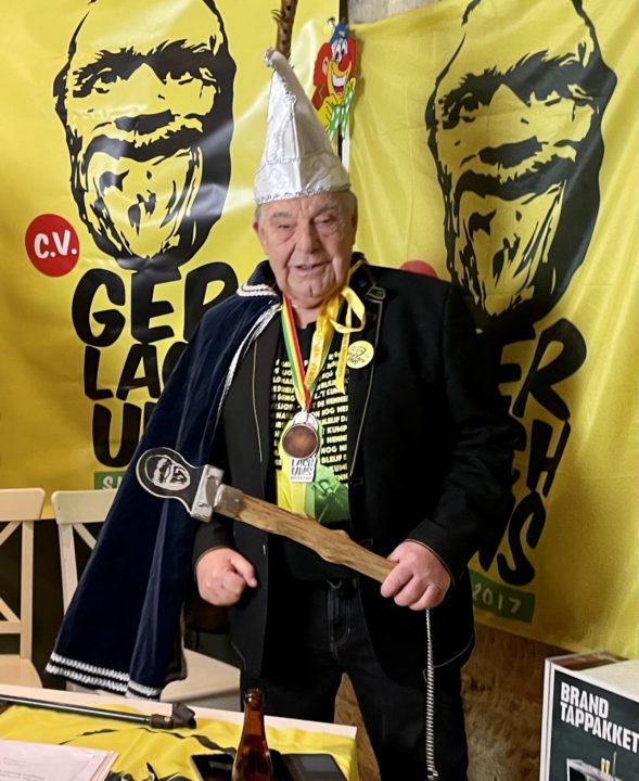 Frans Theunisz prins bij CV Ger Lach Uns oet Houthem Sint Gerlach : Het was spannend moment toen Prins Frans I, a.k.a Frans Theunisz uit Maastricht en minister Fred achter de GerLachUns-vlag tevoorschijn kwamen. Samen zullen ze “Ahoe Ahoe Ahoe” van CV GerLachUns slaken.