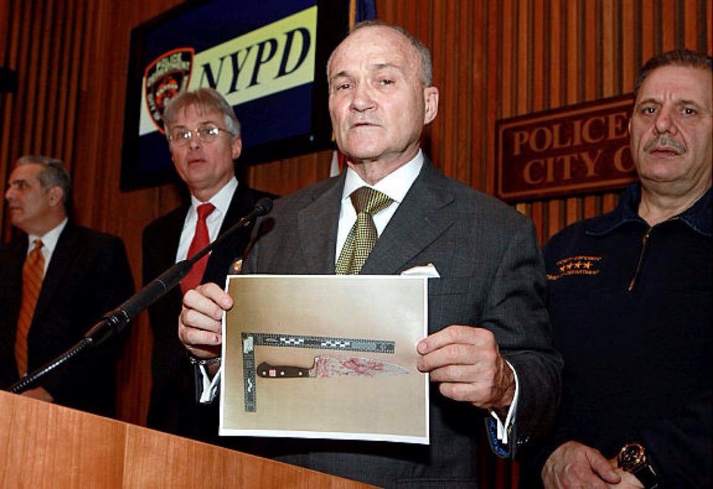 32-In a press conference, Mayor  @MikeBloomberg along w/Commissioner Ray Kelly LIED the world. "Thanks to the swift action of  #NYPD Officers Terrence Howell & Tamara Taylor & off-duty officer Marcelo Razzo, Maksim Gelman was arrested earlier today on an uptown #3 subway train".