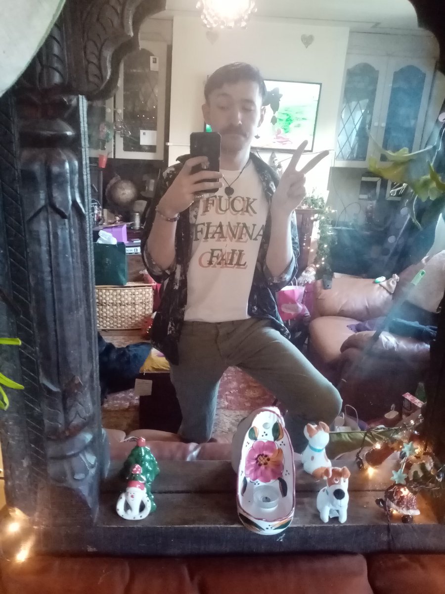 fuckyeats's tweet image. I remember once at a gaff party in my house when i was living in alverna in cork, @imgrandsure was giving out that people were selling humans of the sesh merch without his permission.
I said to him, when you make your own stuff, ill be sure to buy it.
Only took me like 3~4 years.