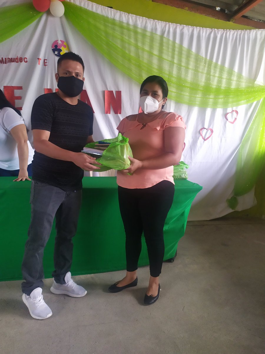 TaniaAlvarezSol's tweet photo. HOY | Dirección Distrital 11D07 Educación se hace presente en #SemanaDelAmorYLaAmistad con la primera entrega de Kits escolares a estudiantes con necesidades educativas especiales de la Unidad Educativa del Milenio 5 de Junio
@magdasalazarg 
@monserratcream1
#MineducTeIntegra https://t.co/136NJ15IxS