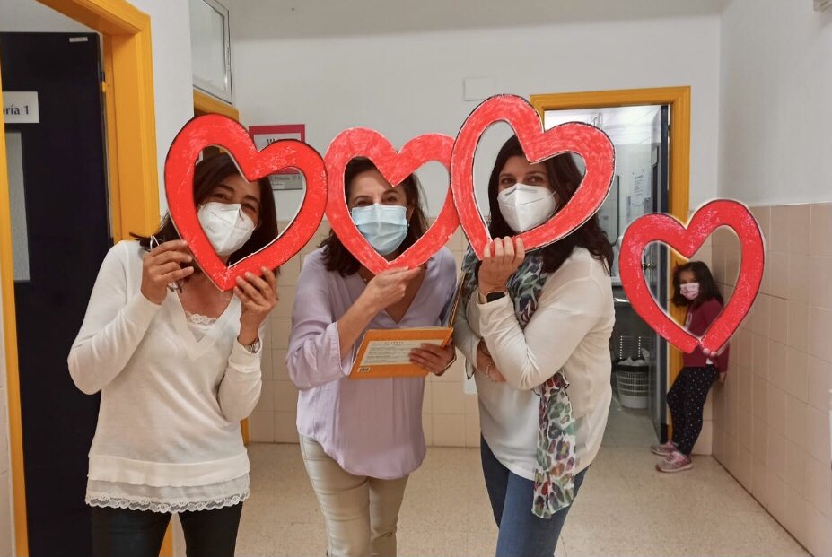 En <a href="/micoledefatima/">micoledefatima</a>  el amor, aún con más mascarilla, se puede respirar y disfrutar....#SanValentin #DiaDeLosEnamorados #docentes #escuela #corazon #amigos