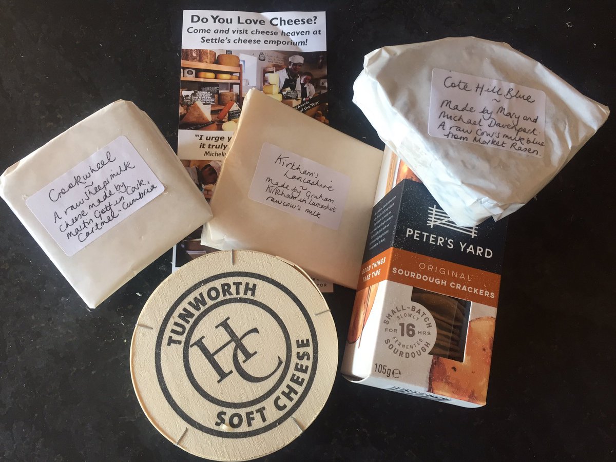 Tasty delivery from @CourtyardDairy 😋😋😋 @PetersYard  @mrskirkhamslanc  @cotehillcheese #tunworth   @st_jamescheese #supportsmallbusiness #artisancheese #britishcheese