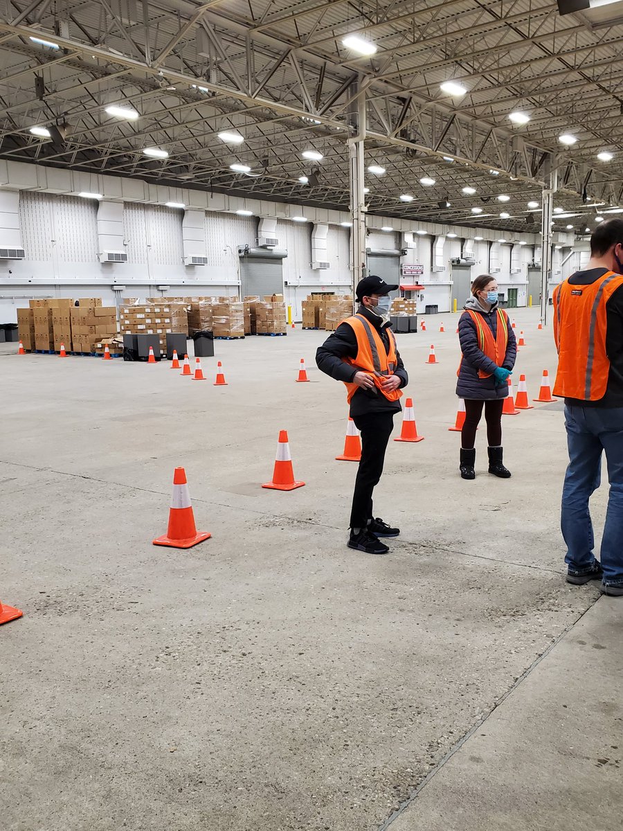 emodisett's tweet image. So proud of @Corteva for their $75,000 match to @GleanersFBIndy to help #Indiana families put food on their table. Working here today at the @IndyStateFair distributing food boxes.