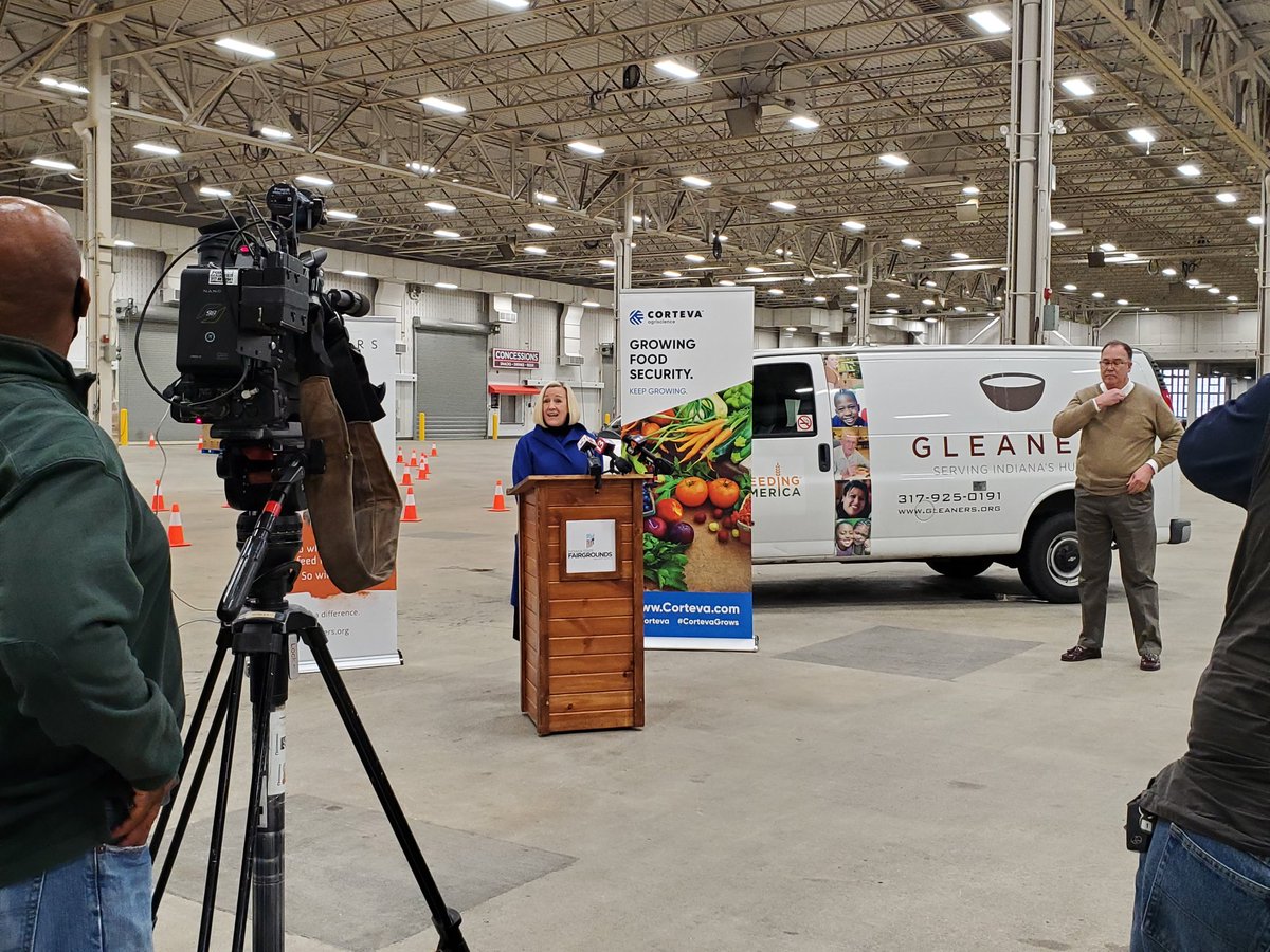 emodisett's tweet image. So proud of @Corteva for their $75,000 match to @GleanersFBIndy to help #Indiana families put food on their table. Working here today at the @IndyStateFair distributing food boxes.