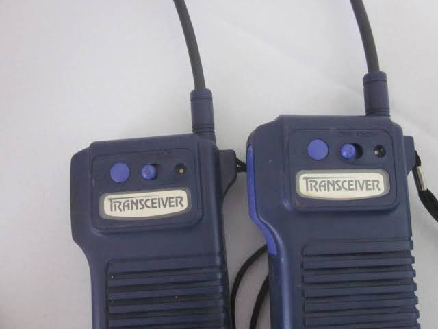 ﾘﾛ氏 この類のおもちゃ今の技術なら相当完成度高いの作れそうだけどな エアガン 10禁 ロックオン2 学研トランシーバー これだけで丸一日遊べてた トランシーバーも今は特省無線とかあるからもっと遊べそう 無線機って男のコのロマンだよ T Co