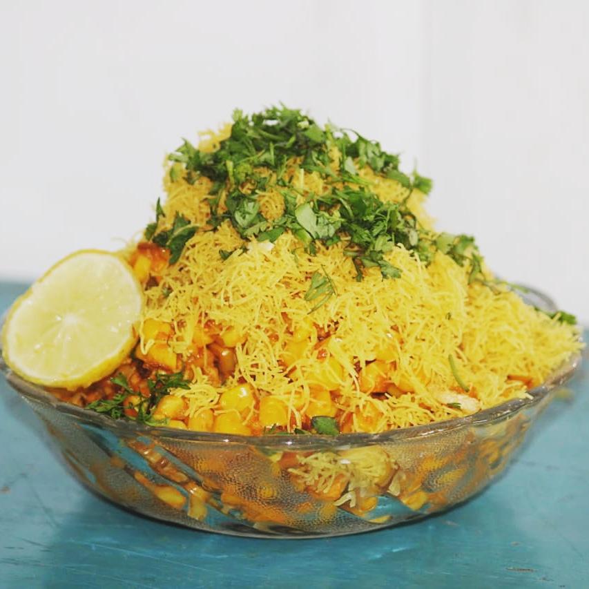mansipandit4's tweet photo. Makai chivda. All ingredients are different but mixed together so well.  it is super healthy snacks to have it in snacks , brunch or even in dinner. #letscookjoy #HealthyRecipes #yummy #sweetcorn #food #americancorn #snacks #makaichivda #cornsnacks https://t.co/8TOL1EOVTY https://t.co/GN16nttbYl
