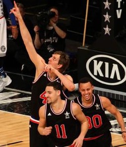 Dirk & Donovan paying homage to Vince's performance in the 2000 Dunk Contest
