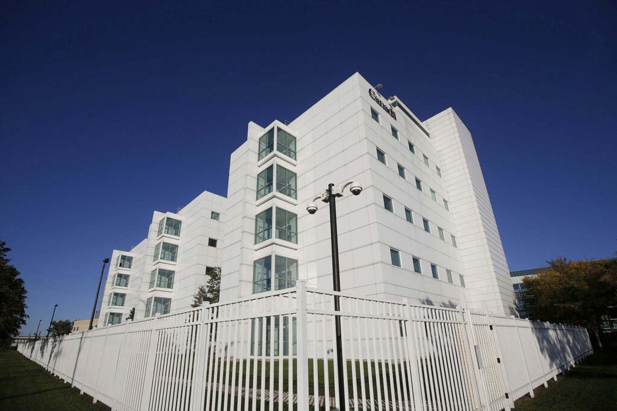 Scoop: Manitoba probing why it took 13 days to transfer a COVID-19 sample from its provincial lab to the National Microbiology Lab — just 600 metres away.That lag delayed finding the first case of the contagious U.K. variant in Manitoba  https://www.winnipegfreepress.com/special/coronavirus/travellers-virus-sample-in-limbo-at-lab-for-13-days-573780552.html  #wfp